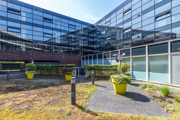 Foto - Te koop: In een fraai, modern wooncomplex "Heiderveste", midden in het hart van Heerlerheide, op loopafstand van een winkelcentrum; ligt dit ruime, luxe appartement op de 1e verdieping (2e woonlaag).